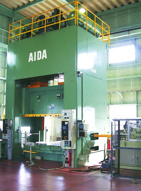 600tonリンクモーションプレス機